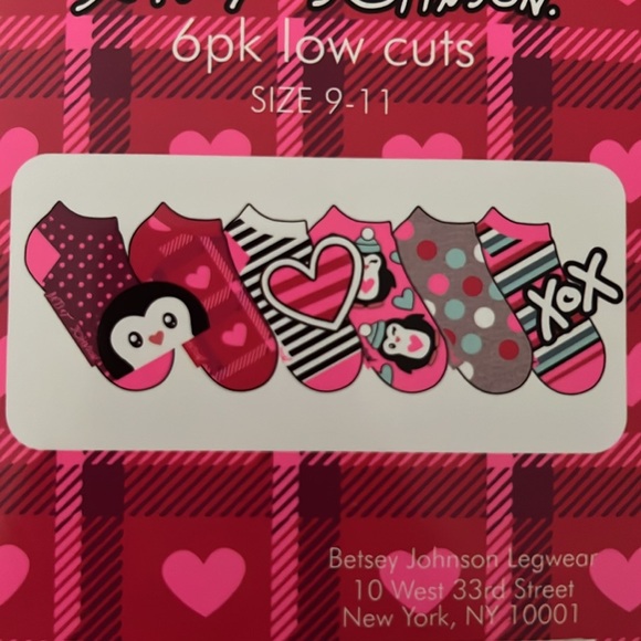 Betsey Johnson 6 Pack of Holiday Socks - Picture 3 of 3
